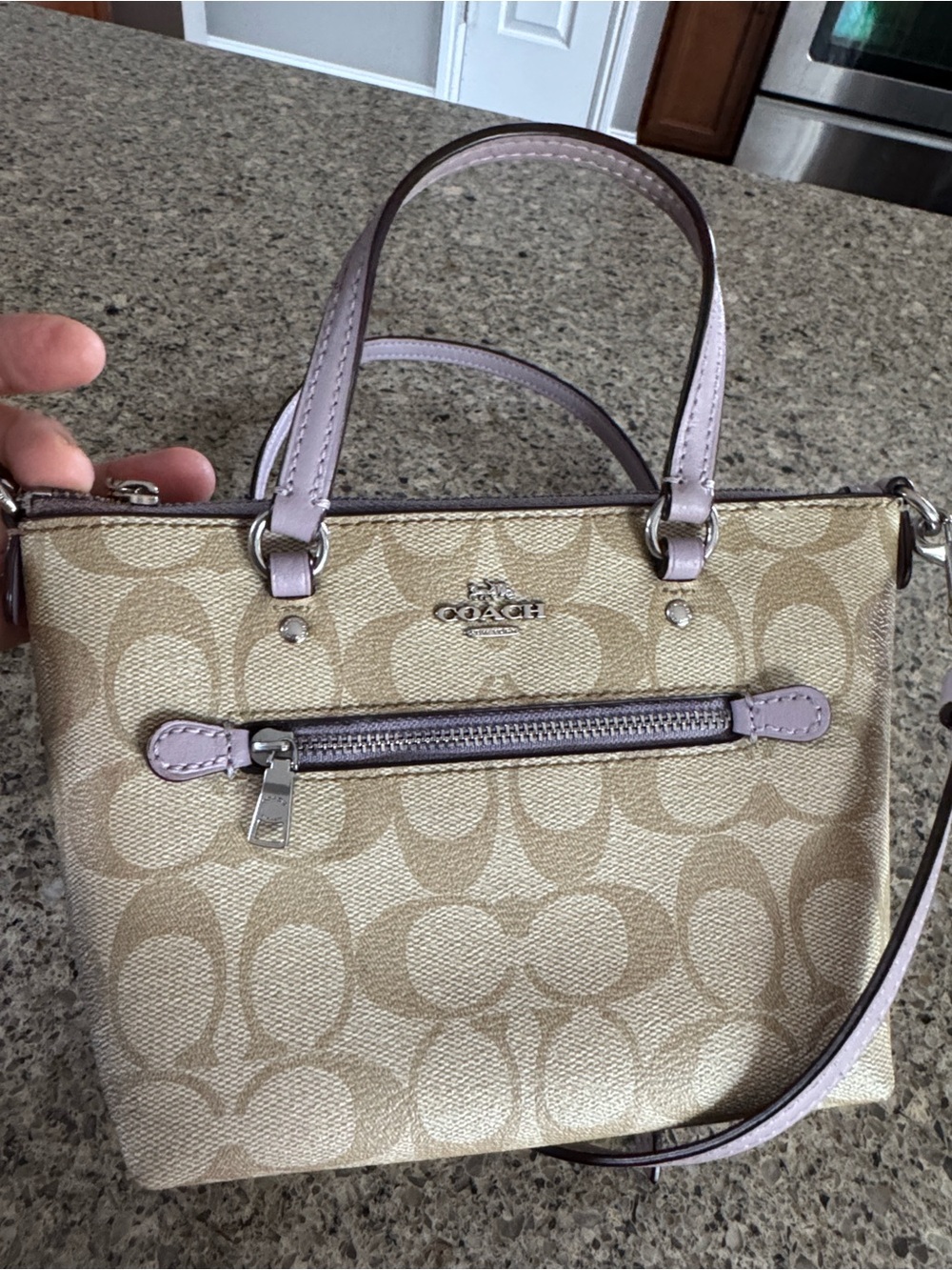 ❤️Very cute ❤️Coach Tan Signature Canvas Crossbody Satchel with Lilac Trim - Picture 4 of 17